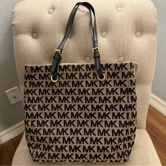 Michael Kors Large Purse Tote Bag Tan EUC - Picture 3 of 9